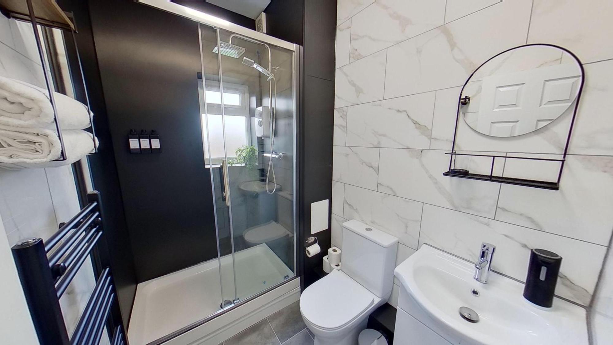 Elegant 2 Bed House Near Centre Сasa de vacaciones *